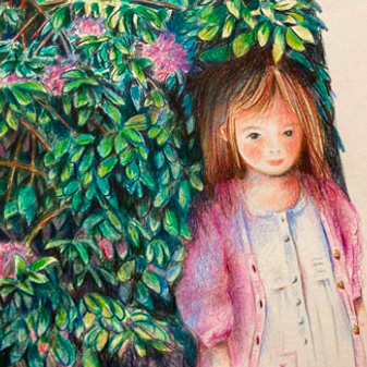 Portrait d'un enfant aux crayons de couleur